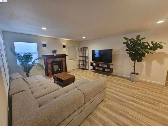 3675 Christensen Ln, Castro Valley, CA 94546