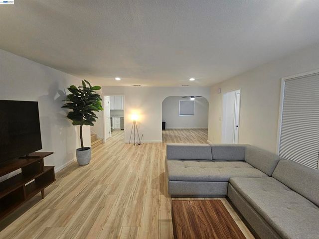 3675 Christensen Ln, Castro Valley, CA 94546
