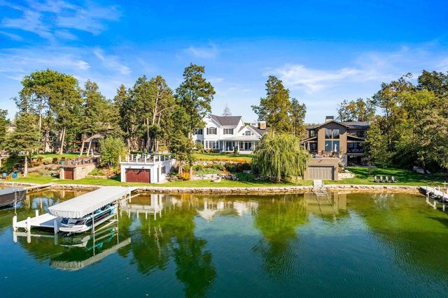 3005 N Silver Cedar ROAD, Summit, WI 53066