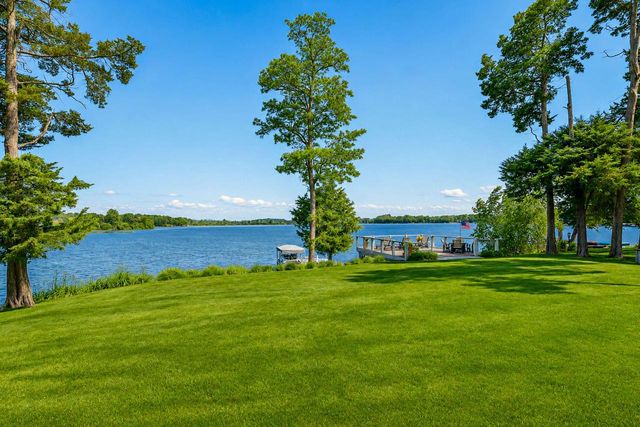 3005 N Silver Cedar ROAD, Summit, WI 53066