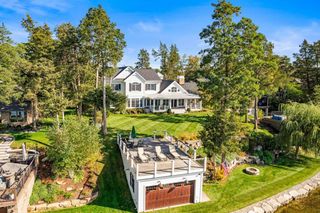 3005 N Silver Cedar ROAD, Summit, WI 53066