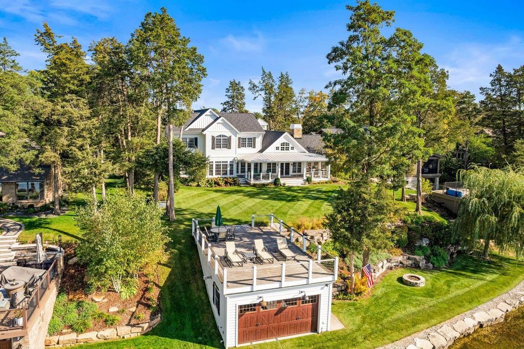 3005 N Silver Cedar ROAD, Summit, WI 53066