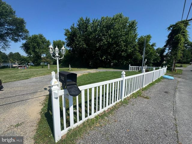 7432 OLD BATTLE GROVE RD, Dundalk, MD 21222