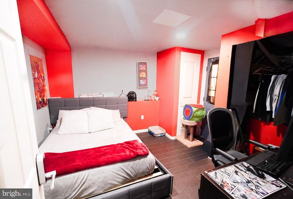 Image 11 of property listing at 7703 MEATH CT, Glen Burnie, MD 21060