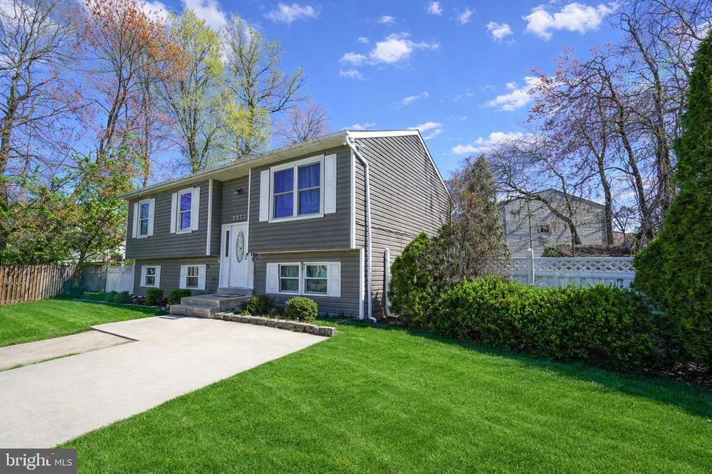 Image 3 of property listing at 7703 MEATH CT, Glen Burnie, MD 21060