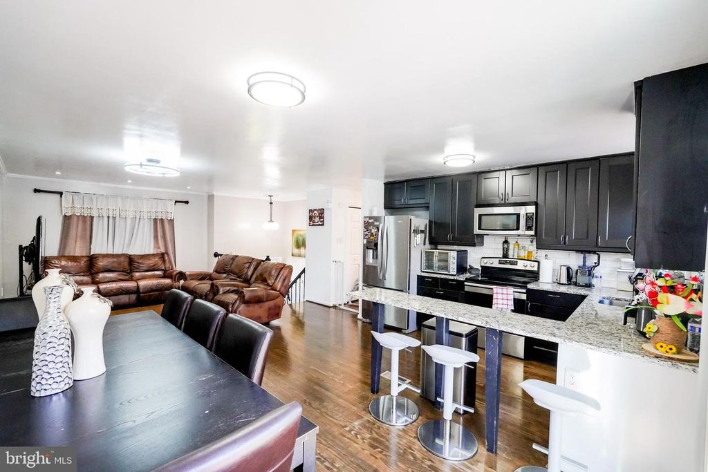 Image 5 of property listing at 7703 MEATH CT, Glen Burnie, MD 21060