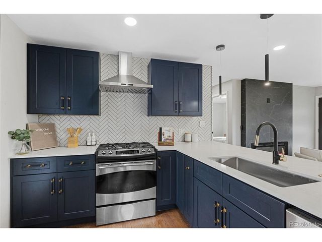 649 Perry St, Denver, CO 80204