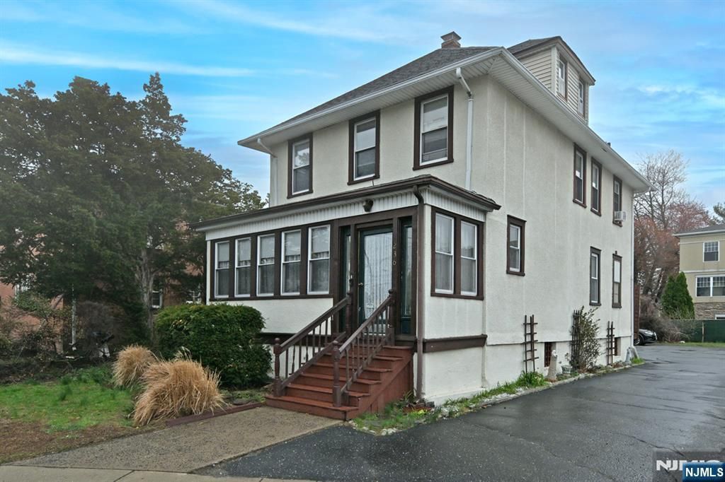 236 Rochelle Avenue, Rochelle Park, NJ 07662
