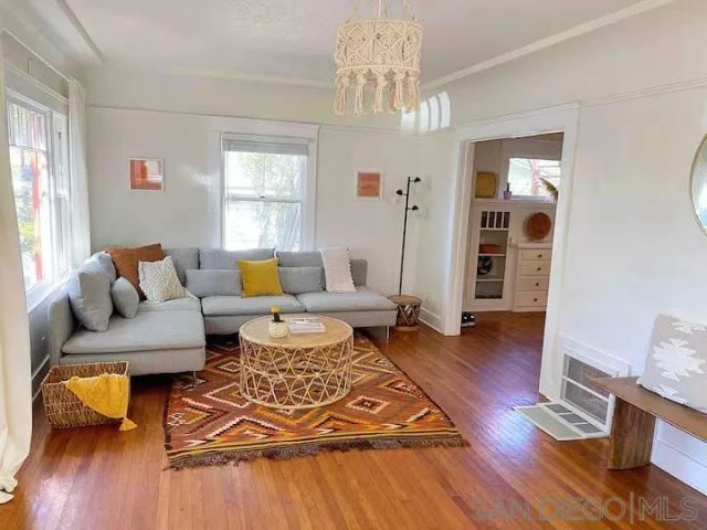 525 3rd Street, Encinitas, CA 92024