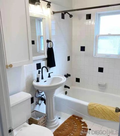 525 3rd Street, Encinitas, CA 92024