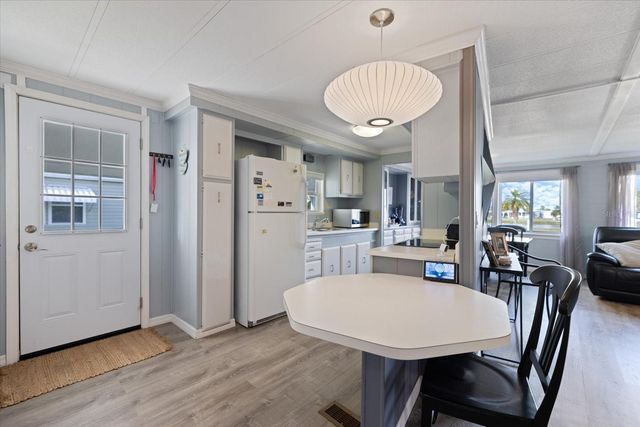 522 PARKWOOD AVENUE, North Port, FL 34287