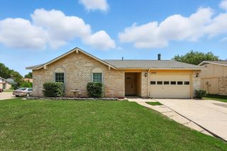 2106 Sheriff Drive, Grand Prairie, TX 75051