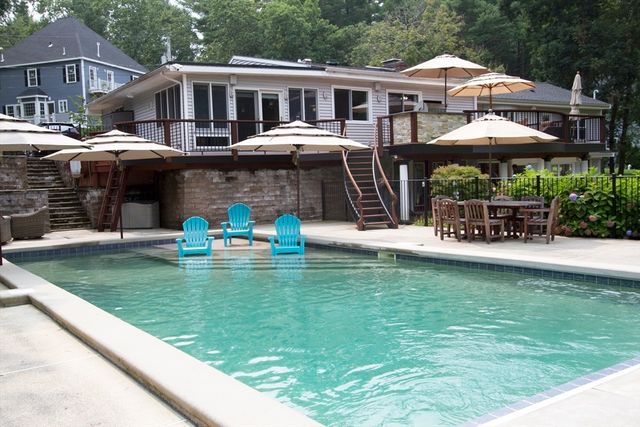 4 Johns Ave, Middleton, MA 01949