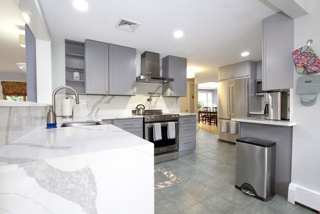4 Johns Ave, Middleton, MA 01949