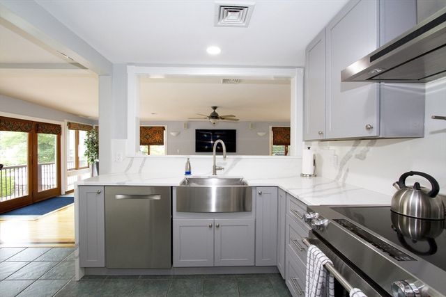 4 Johns Ave, Middleton, MA 01949