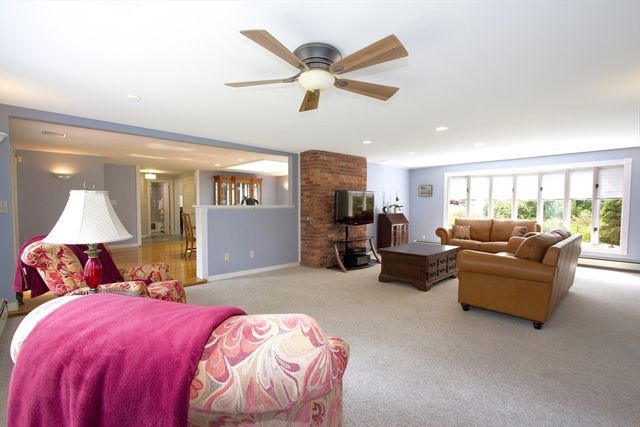 4 Johns Ave, Middleton, MA 01949