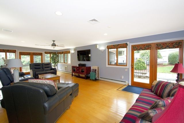 4 Johns Ave, Middleton, MA 01949