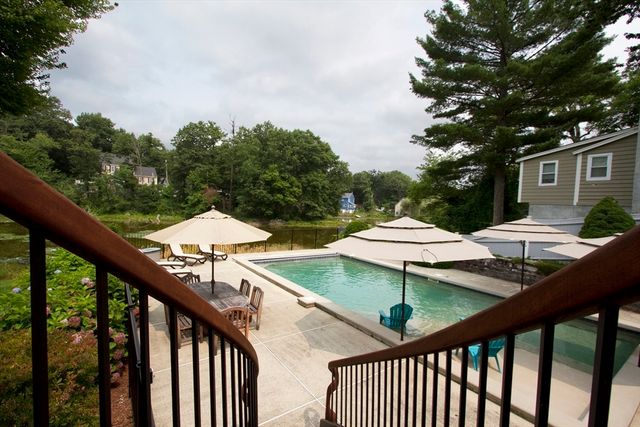 4 Johns Ave, Middleton, MA 01949