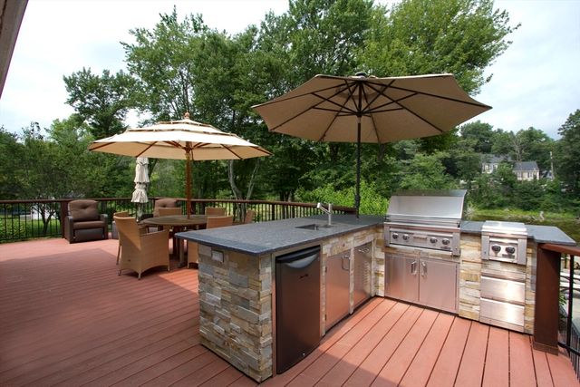 4 Johns Ave, Middleton, MA 01949