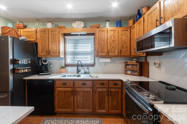 46 Hummingbird Drive, Maggie Valley, NC 28751