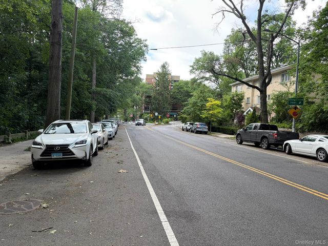 43-25 Douglaston Parkway 2B, Douglaston, NY 11363