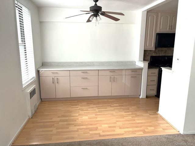 43-25 Douglaston Parkway 2B, Douglaston, NY 11363