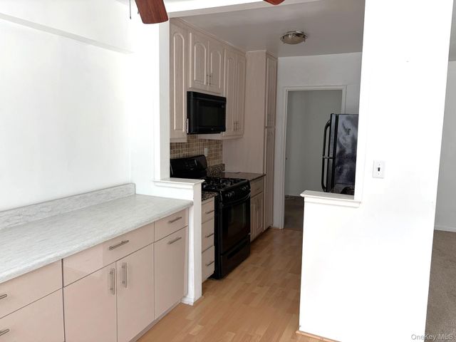 43-25 Douglaston Parkway 2B, Douglaston, NY 11363
