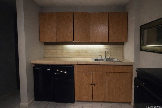 1088 Bishop Street 1404, Honolulu, HI 96813