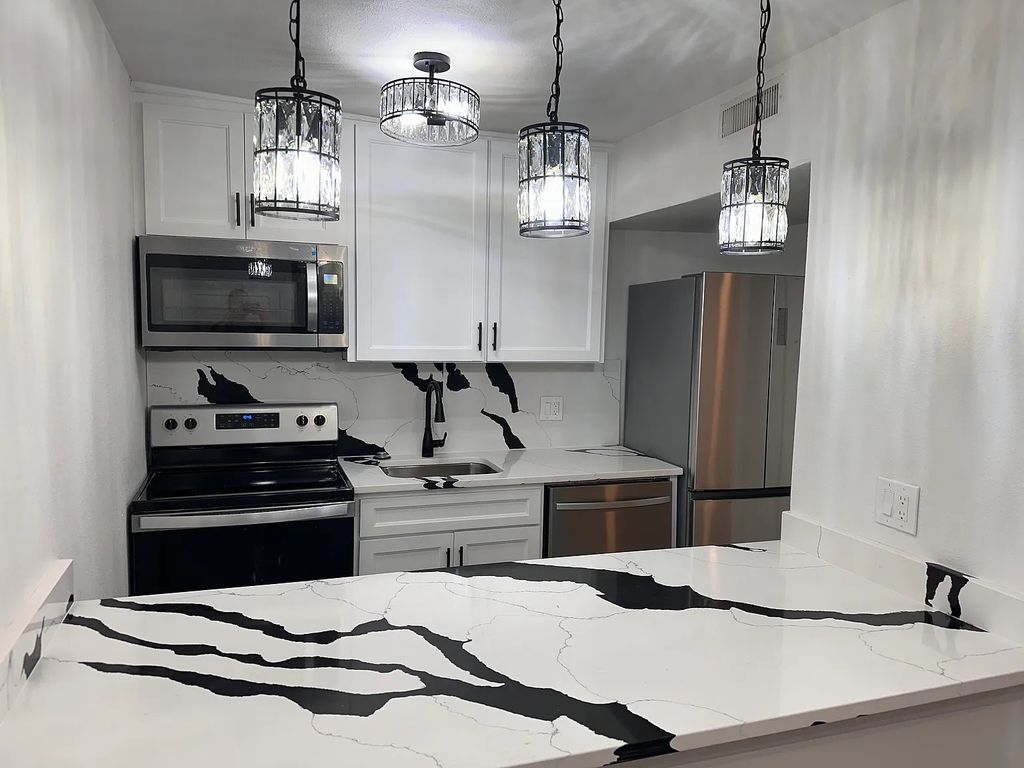 4011 Cole Avenue 111, Dallas, TX 75204