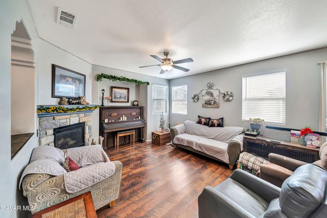 5818 W Avenue J-15, Lancaster, CA 93536