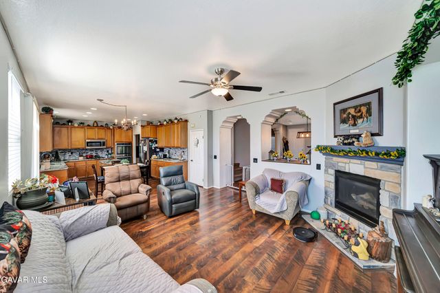 5818 W Avenue J-15, Lancaster, CA 93536