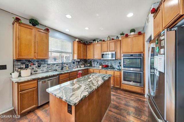 5818 W Avenue J-15, Lancaster, CA 93536