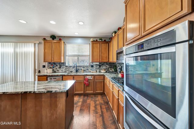 5818 W Avenue J-15, Lancaster, CA 93536