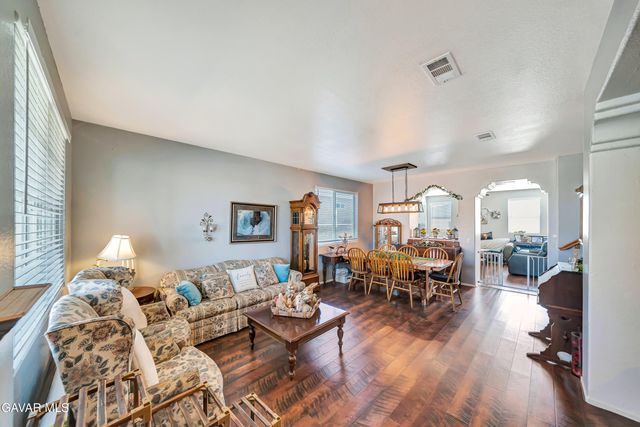 5818 W Avenue J-15, Lancaster, CA 93536