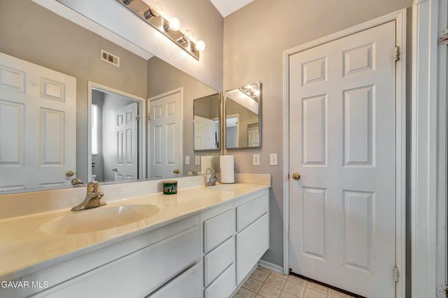 5818 W Avenue J-15, Lancaster, CA 93536