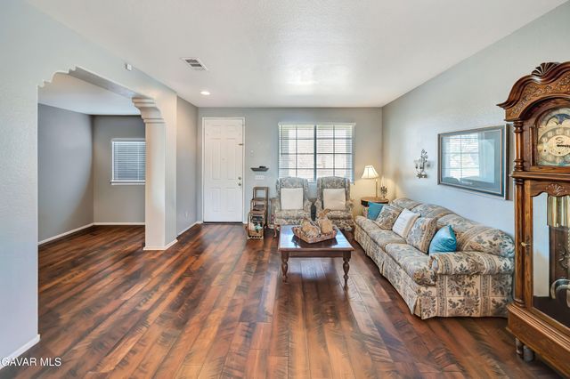 5818 W Avenue J-15, Lancaster, CA 93536