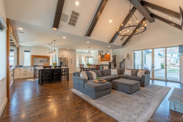 312 E Dallas Street, Broken Arrow, OK 74012