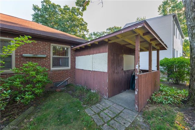 4820 W 211th Street, Fairview Park, OH 44126