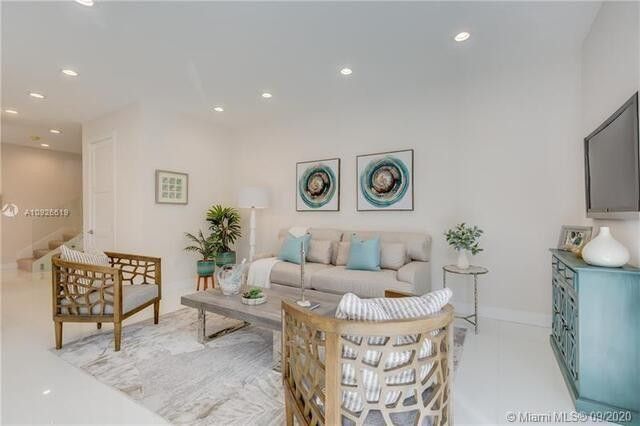 698 NE 43rd Street 698, Oakland Park, FL 33334