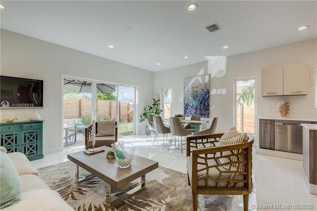 698 NE 43rd Street 698, Oakland Park, FL 33334