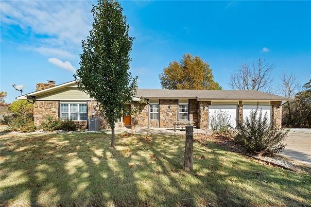 15392 Woods Lodge Road, Garfield, AR 72732