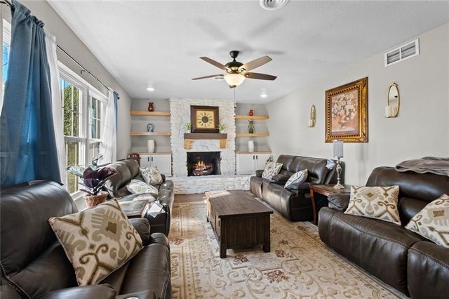 15392 Woods Lodge Road, Garfield, AR 72732