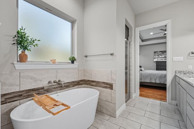 1320 Hayfield Drive, Midlothian, TX 76065