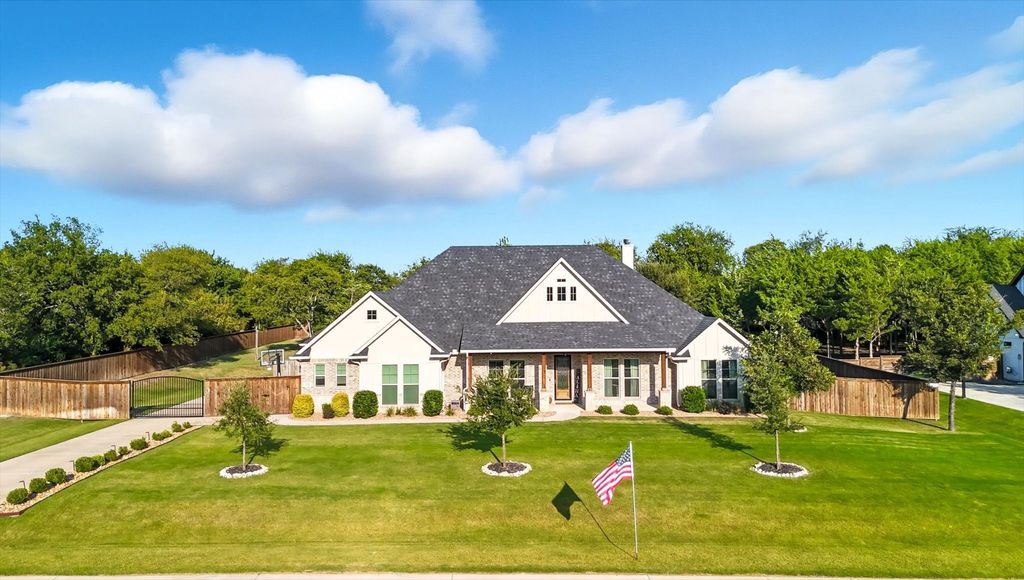 1320 Hayfield Drive, Midlothian, TX 76065