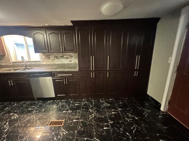 5849 Jackson Street, Taylor, MI 48180