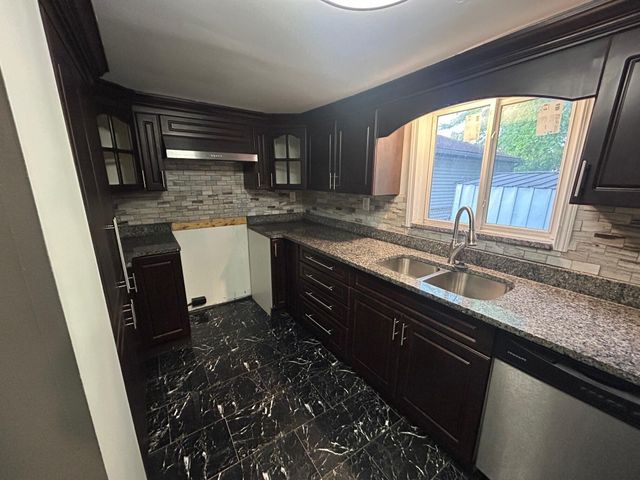 5849 Jackson Street, Taylor, MI 48180