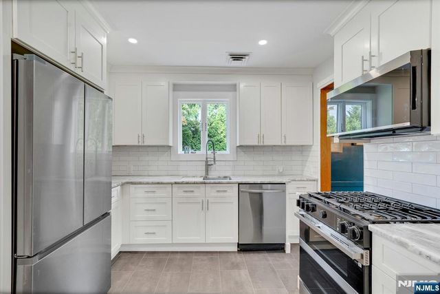 152 Hill Street, Midland Park, NJ 07432