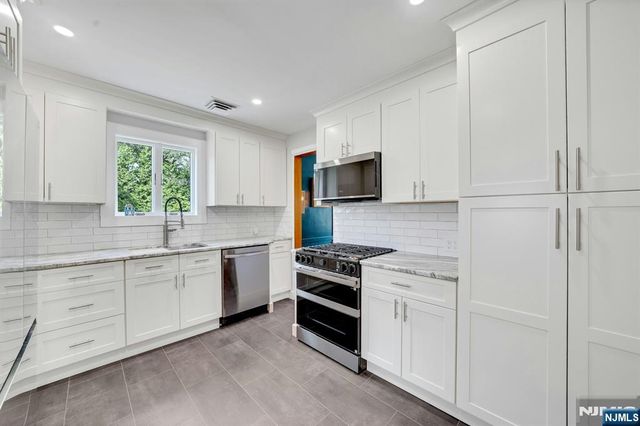 152 Hill Street, Midland Park, NJ 07432