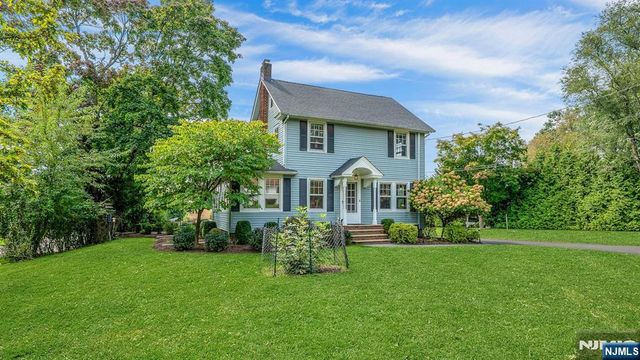 152 Hill Street, Midland Park, NJ 07432