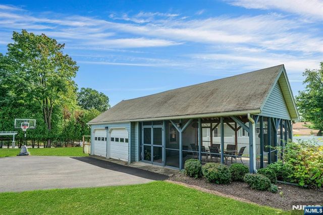 152 Hill Street, Midland Park, NJ 07432